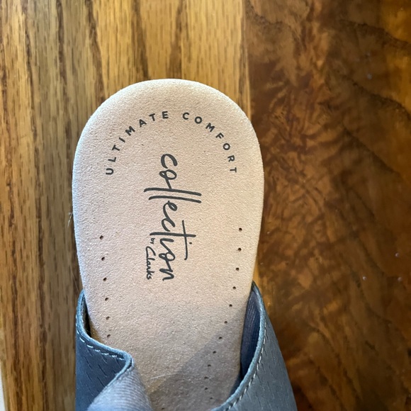 Clark's Leather Perforated Peep-Toe Sandal Size 7 wide - Picture 3 of 8